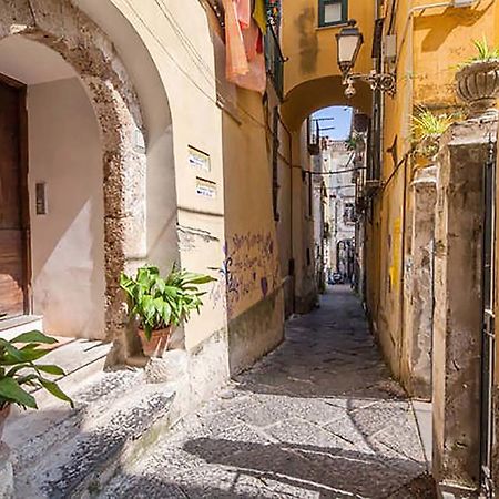 Tra Amalfi, Pompei, Paestum Apartment Салерно Стая снимка